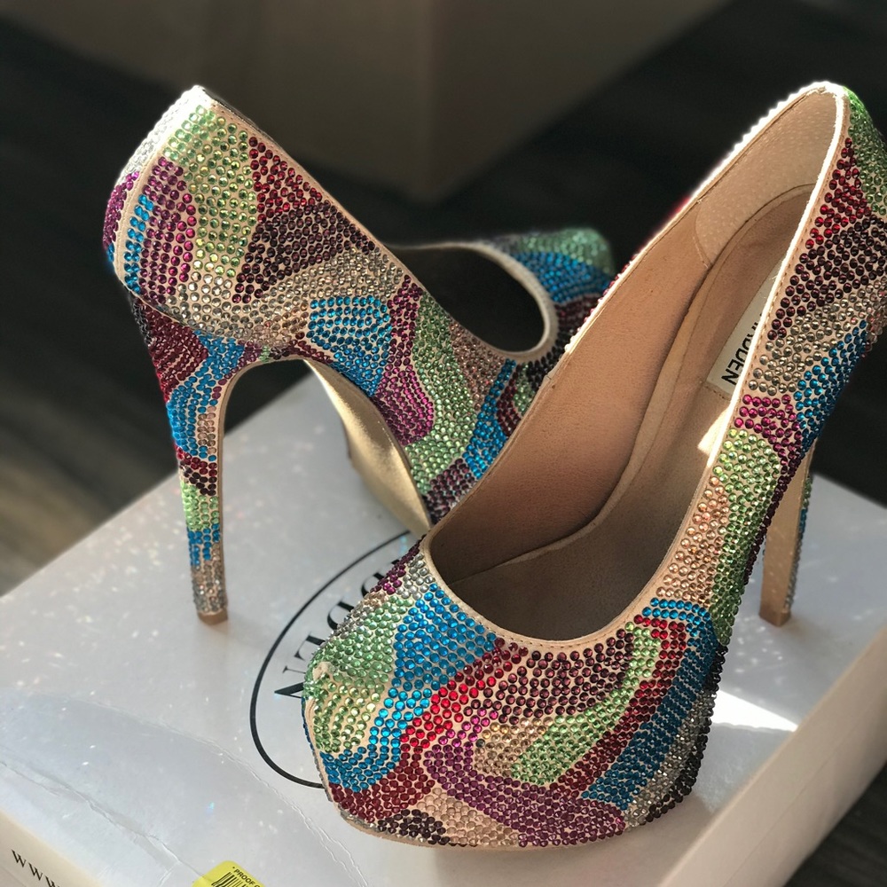 Statement Shoe! - Picture 4 of 6